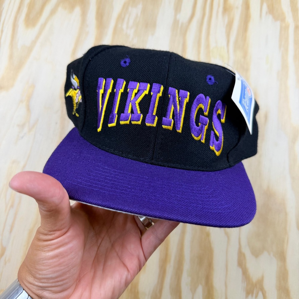 Vintage Minnesota Vikings Team NFL Snapback Hat Black Purple Deadstock NWT